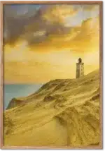 Fyrtårn på gylden sandklit ved solnedgang — Råbjerg Mile ved Skagen