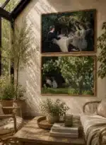 To P.S. Krøyer-malerier i egetræsrammer på lys stuevæg — Hip Hip Hurra! med kunstnerkolonien og Roser med Marie Krøyer i havens sommerlys